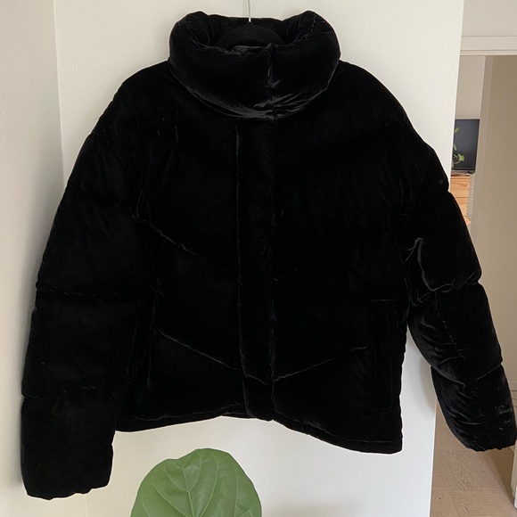 SOLD ON FB MARKETPLACE Aritzia Wilfred The Cloud Puff black velvet puffer jacket - Picture 2 of 10
